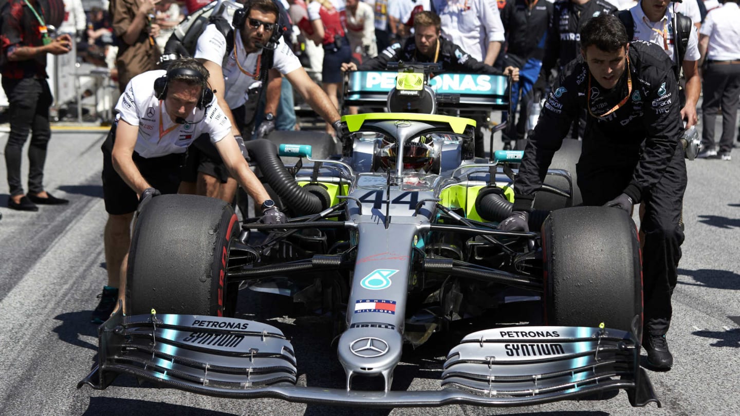 RED BULL RING, AUSTRIA - JUNE 30: Lewis Hamilton, Mercedes AMG F1 W10, arrives on the grid with