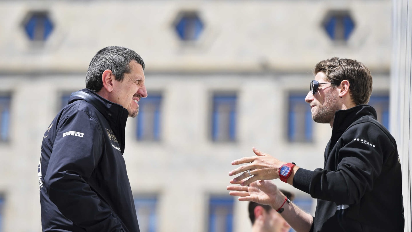 BAKU CITY CIRCUIT, AZERBAIJAN - APRIL 28: Guenther Steiner, Team Principal, Haas F1, talks with