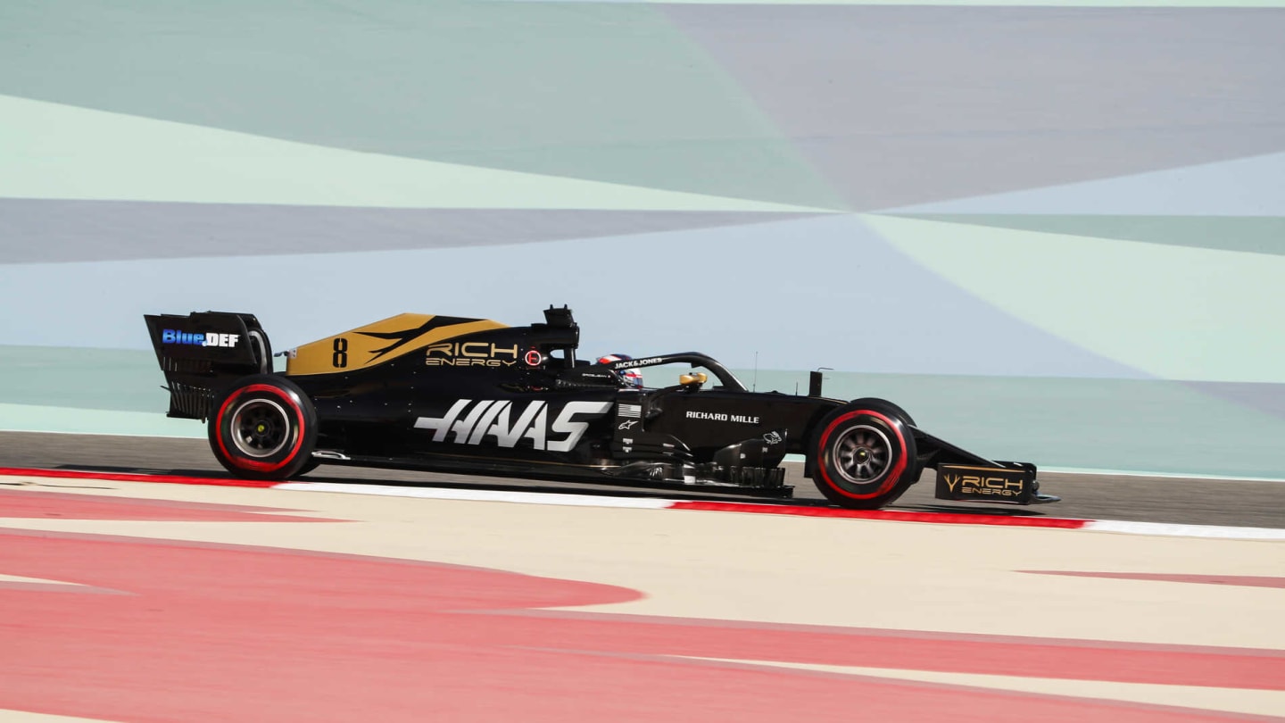 BAHRAIN INTERNATIONAL CIRCUIT, BAHRAIN - MARCH 29: Romain Grosjean, Haas VF-19 during the Bahrain GP at Bahrain International Circuit on March 29, 2019 in Bahrain International Circuit, Bahrain. (Photo by Zak Mauger / LAT Images)