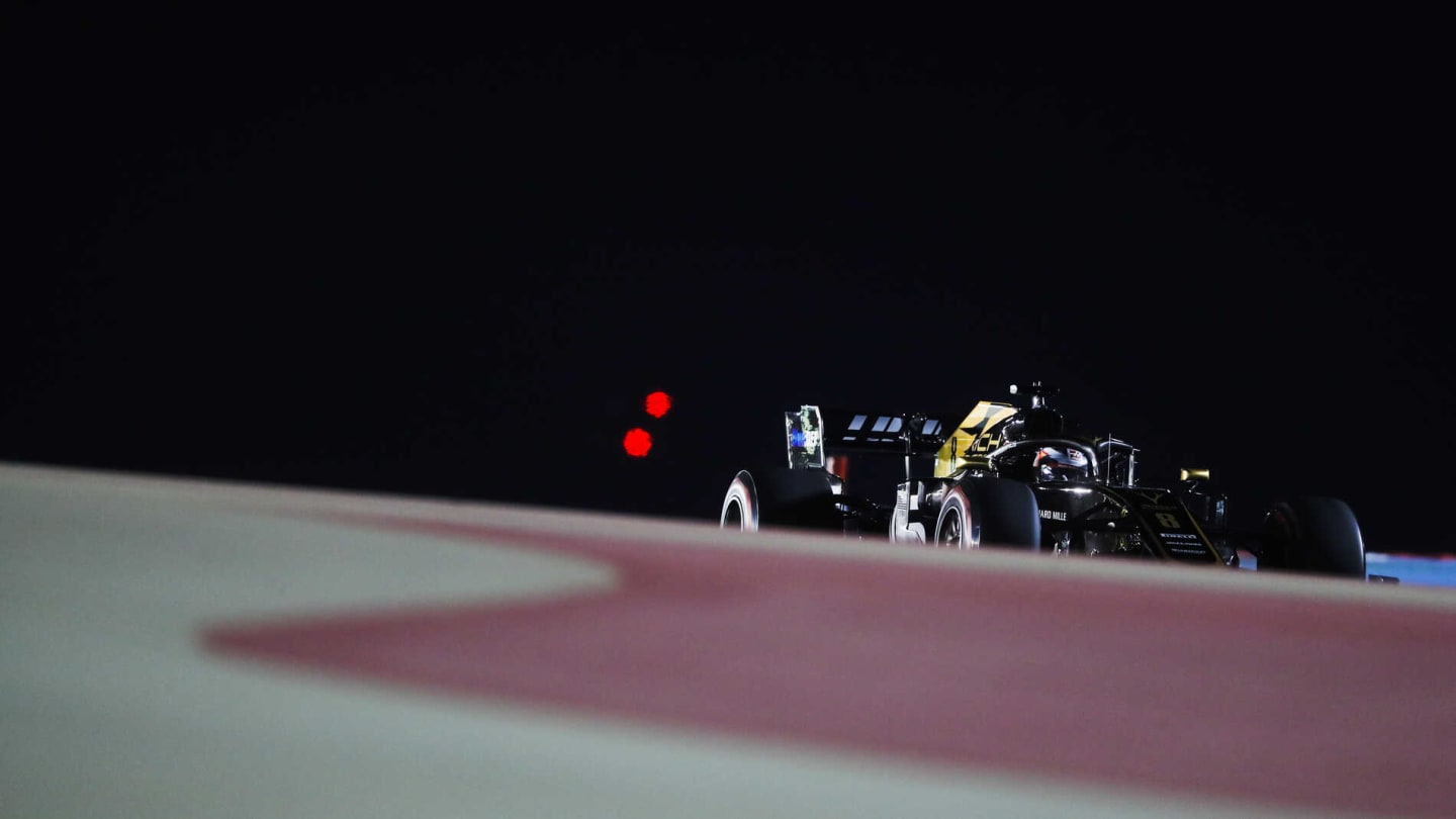 BAHRAIN INTERNATIONAL CIRCUIT, BAHRAIN - MARCH 29: Romain Grosjean, Haas VF-19 during the Bahrain GP at Bahrain International Circuit on March 29, 2019 in Bahrain International Circuit, Bahrain. (Photo by Steven Tee / LAT Images)