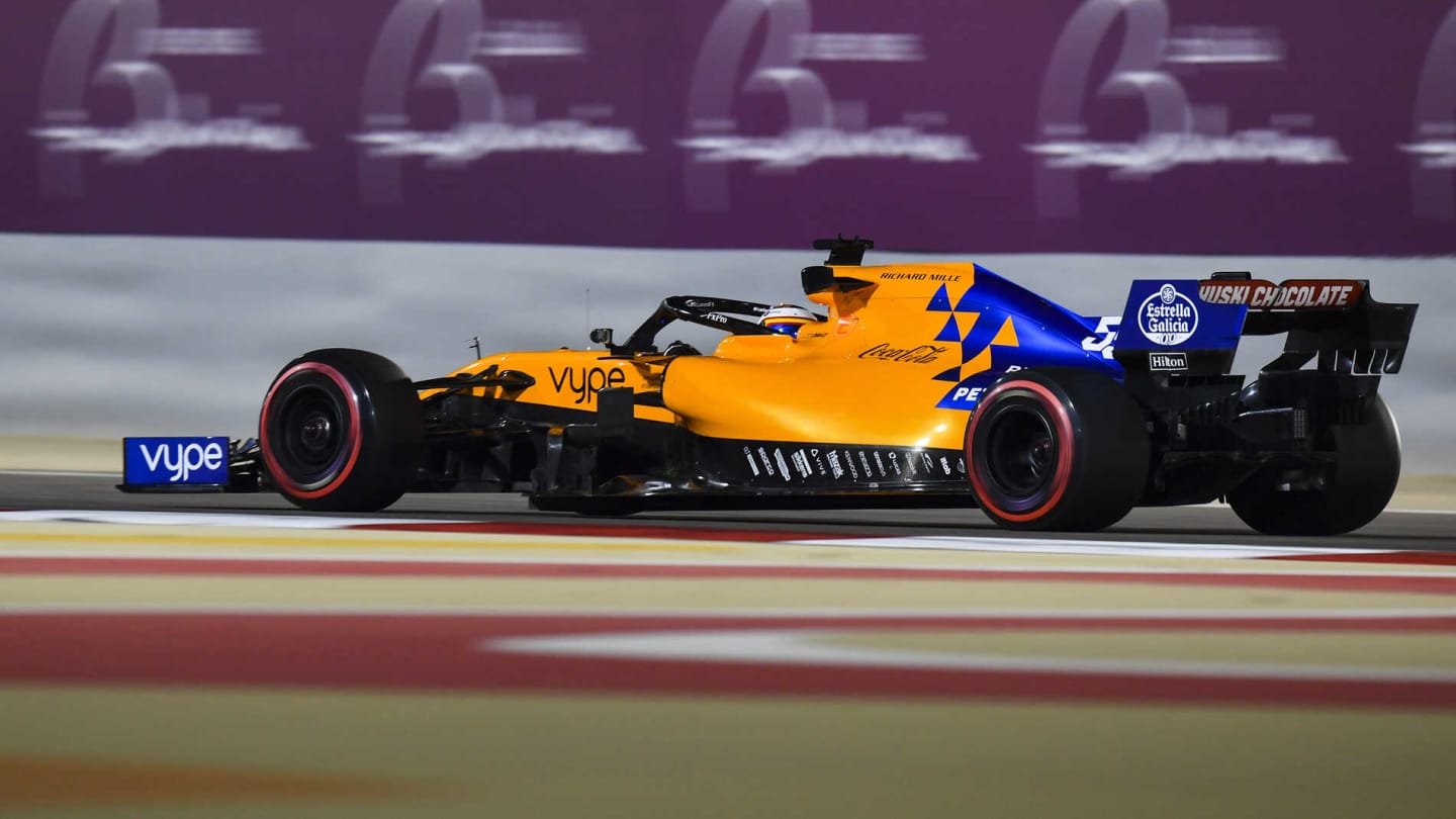 BAHRAIN INTERNATIONAL CIRCUIT, BAHRAIN - MARCH 29: Carlos Sainz Jr., McLaren MCL34 during the
