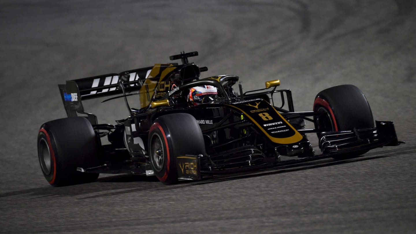 BAHRAIN INTERNATIONAL CIRCUIT, BAHRAIN - MARCH 29: Romain Grosjean, Haas VF-19 during the Bahrain
