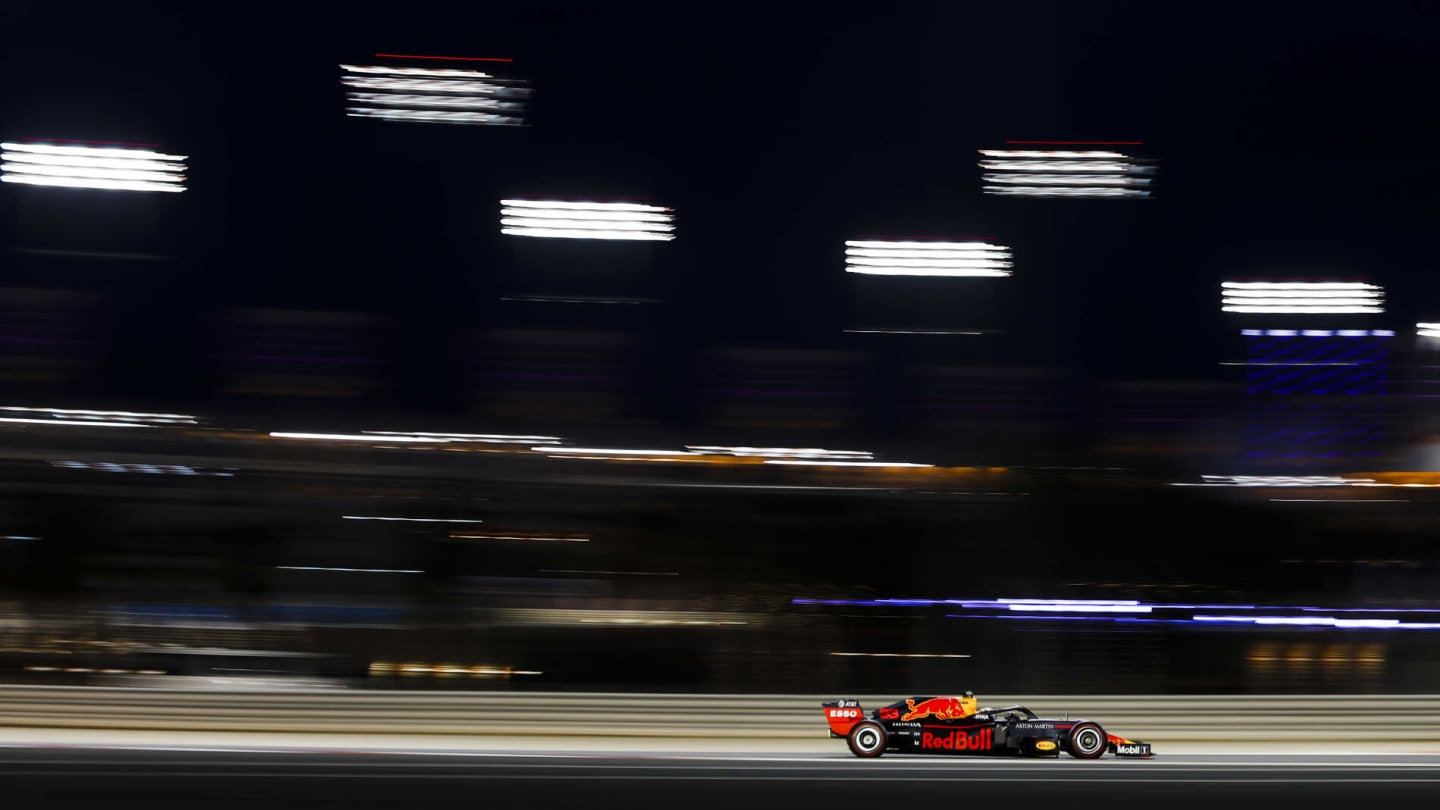 BAHRAIN INTERNATIONAL CIRCUIT, BAHRAIN - MARCH 30: Max Verstappen, Red Bull Racing RB15 during the Bahrain GP at Bahrain International Circuit on March 30, 2019 in Bahrain International Circuit, Bahrain. (Photo by Zak Mauger / LAT Images)