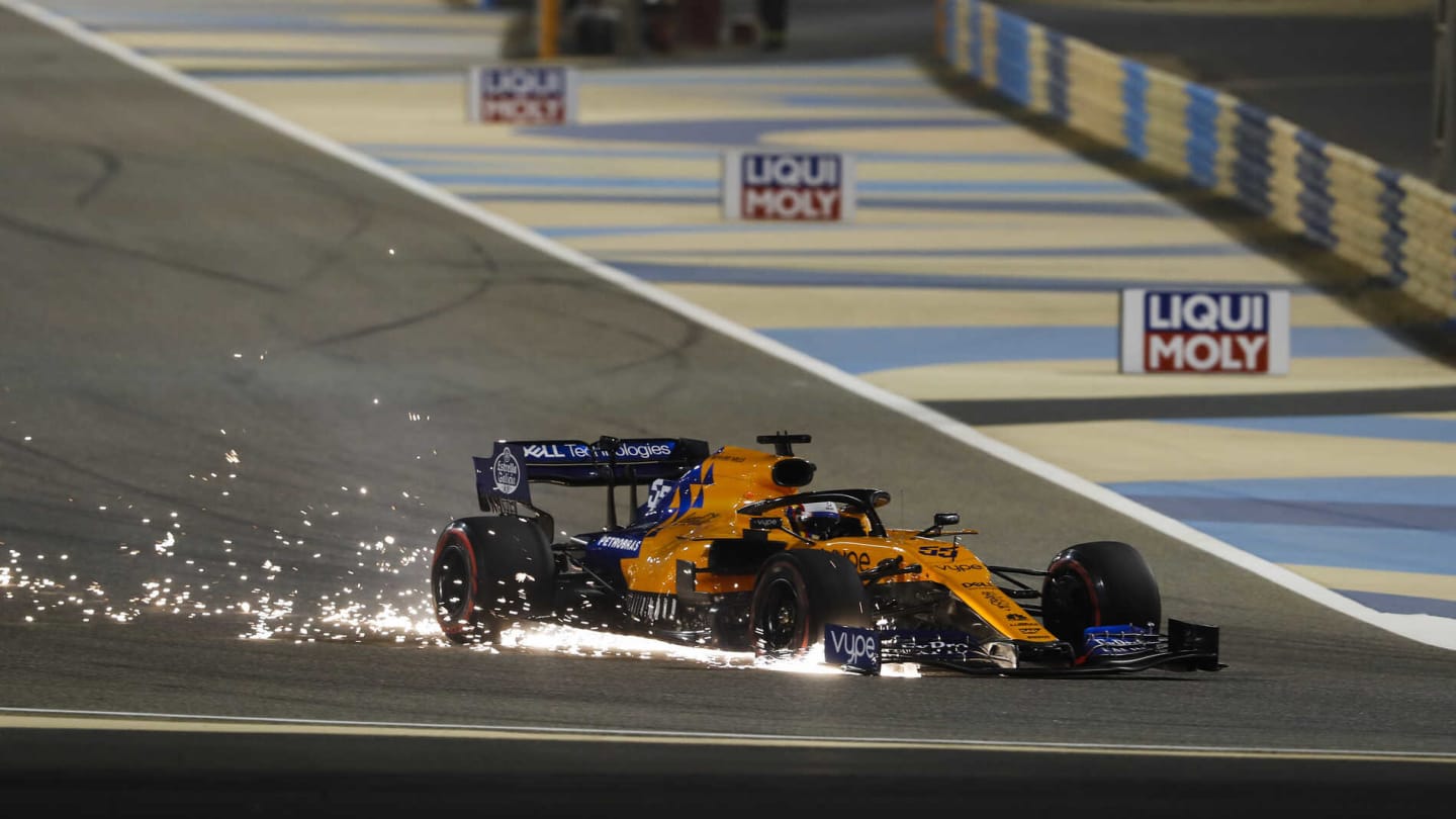 BAHRAIN INTERNATIONAL CIRCUIT, BAHRAIN - MARCH 31: Carlos Sainz, McLaren MCL34 with damage during the Bahrain GP at Bahrain International Circuit on March 31, 2019 in Bahrain International Circuit, Bahrain. (Photo by Zak Mauger / LAT Images)