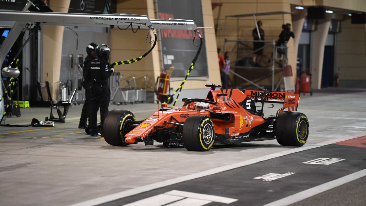 BAHRAIN INTERNATIONAL CIRCUIT, BAHRAIN - MARCH 31: Sebastian Vettel, Ferrari SF90, comes in for a pit stop to replace his front wing during the Bahrain GP at Bahrain International Circuit on March 31, 2019 in Bahrain International Circuit, Bahrain. (Photo by Mark Sutton / Sutton Images)