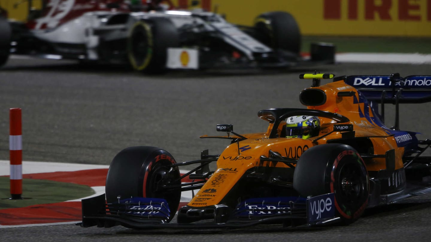 BAHRAIN INTERNATIONAL CIRCUIT, BAHRAIN - MARCH 31: Lando Norris, McLaren MCL34, leads Antonio