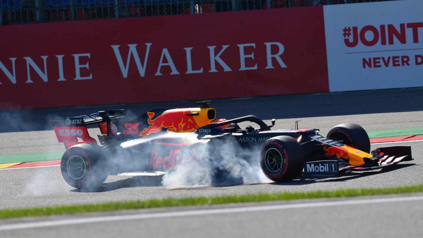 SPA-FRANCORCHAMPS, BELGIUM - AUGUST 30: Max Verstappen, Red Bull Racing RB15, locks-up at the Bus Stop during the Belgian GP at Spa-Francorchamps on August 30, 2019 in Spa-Francorchamps, Belgium. (Photo by Jerry Andre / LAT Images)