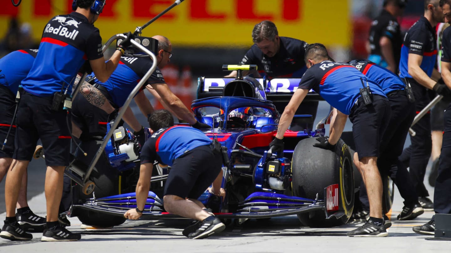 CIRCUIT GILLES-VILLENEUVE, CANADA - JUNE 07: Alexander Albon, Toro Rosso STR14, in the pits during practice during the Canadian GP at Circuit Gilles-Villeneuve on June 07, 2019 in Circuit Gilles-Villeneuve, Canada. (Photo by Joe Portlock / LAT Images)