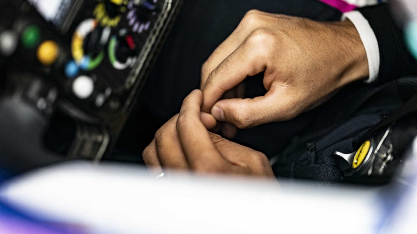CIRCUIT GILLES-VILLENEUVE, CANADA - JUNE 08: The hands of Sergio Perez, Racing Point during the Canadian GP at Circuit Gilles-Villeneuve on June 08, 2019 in Circuit Gilles-Villeneuve, Canada. (Photo by Glenn Dunbar / LAT Images)