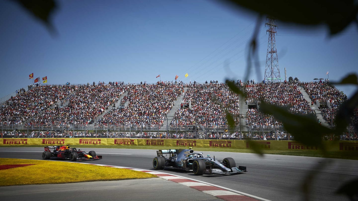 CIRCUIT GILLES-VILLENEUVE, CANADA - JUNE 09: Valtteri Bottas, Mercedes AMG W10, leads Max Verstappen, Red Bull Racing RB15 during the Canadian GP at Circuit Gilles-Villeneuve on June 09, 2019 in Circuit Gilles-Villeneuve, Canada. (Photo by Steve Etherington / LAT Images)
