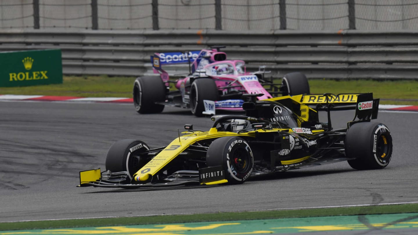 SHANGHAI INTERNATIONAL CIRCUIT, CHINA - APRIL 14: Daniel Ricciardo, Renault R.S.19, leads Sergio