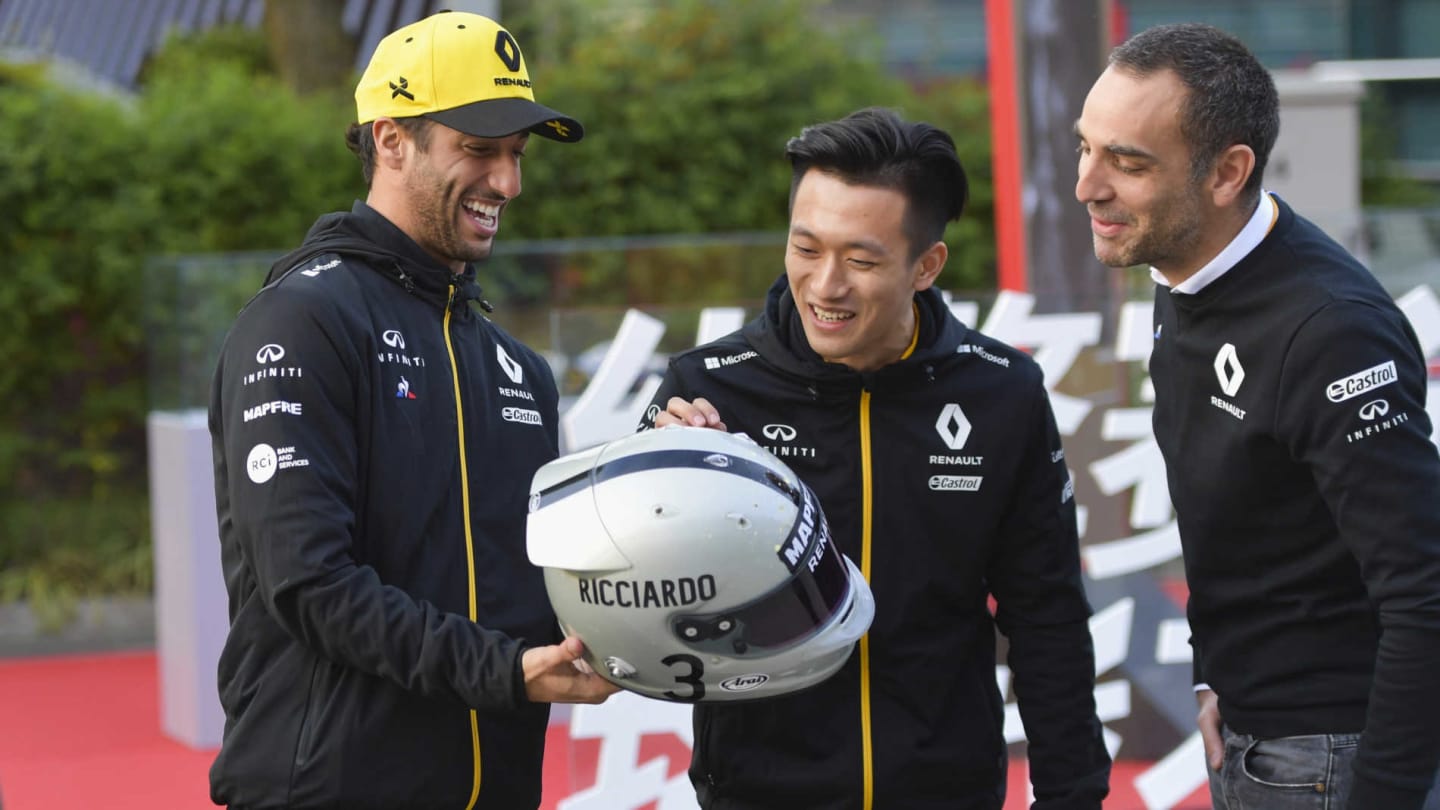 SHANGHAI INTERNATIONAL CIRCUIT, CHINA - APRIL 11: Daniel Ricciardo, Renault F1 Team, shows his helmet to Cyril Abiteboul, Managing Director, Renault F1 Team and Guanyu Zhou during the Chinese GP at Shanghai International Circuit on April 11, 2019 in Shanghai International Circuit, China. (Photo by Jerry Andre / Sutton Images)