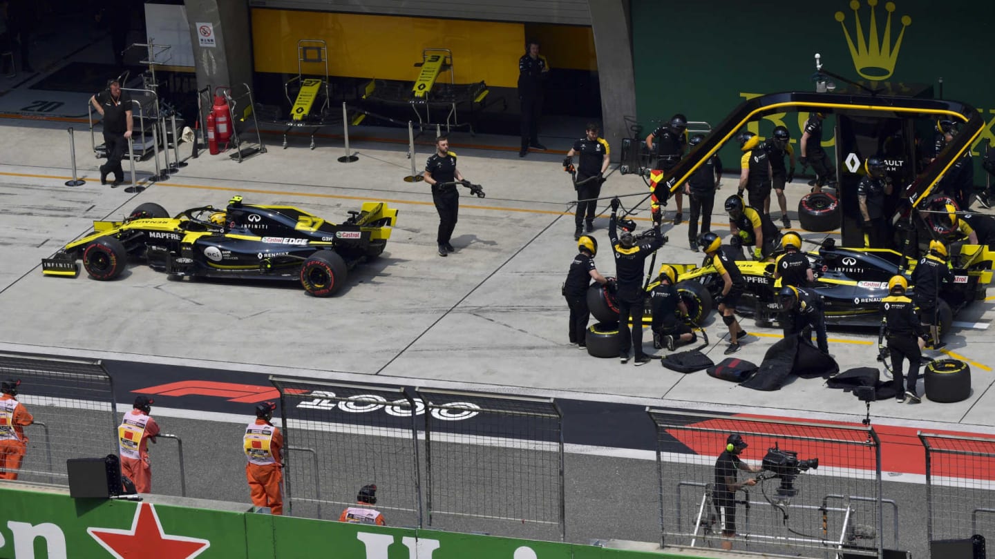 SHANGHAI INTERNATIONAL CIRCUIT, CHINA - APRIL 12: Nico Hulkenberg, Renault R.S. 19, and Daniel Ricciardo, Renault R.S.19, in the pit lane during the Chinese GP at Shanghai International Circuit on April 12, 2019 in Shanghai International Circuit, China. (Photo by Jerry Andre / Sutton Images)
