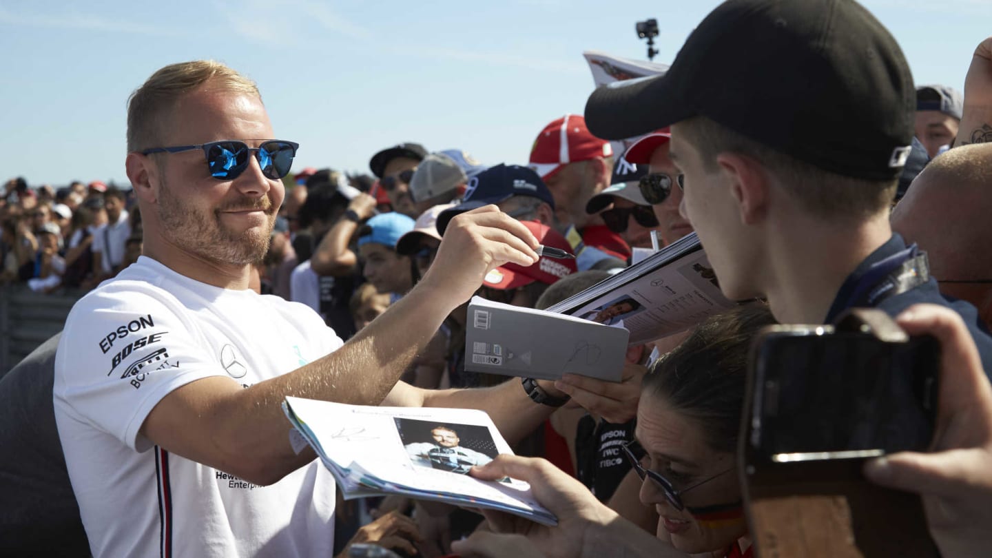 CIRCUIT PAUL RICARD, FRANCE - JUNE 20: Valtteri Bottas, Mercedes AMG F1, meets fans for pictures and autographs during the French GP at Circuit Paul Ricard on June 20, 2019 in Circuit Paul Ricard, France. (Photo by Steve Etherington / LAT Images)