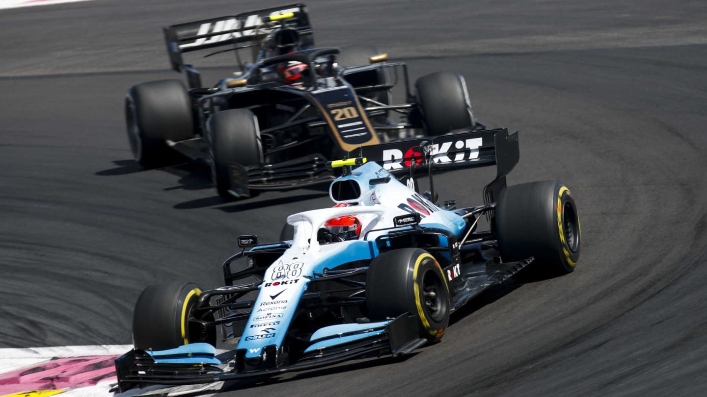 CIRCUIT PAUL RICARD, FRANCE - JUNE 23: Robert Kubica, Williams FW42, leads Kevin Magnussen, Haas