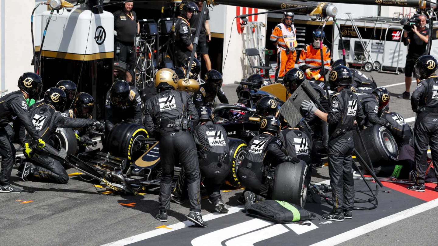 CIRCUIT PAUL RICARD, FRANCE - JUNE 23: Romain Grosjean, Haas VF-19, makes a pit stop during the French GP at Circuit Paul Ricard on June 23, 2019 in Circuit Paul Ricard, France. (Photo by Steven Tee / LAT Images)