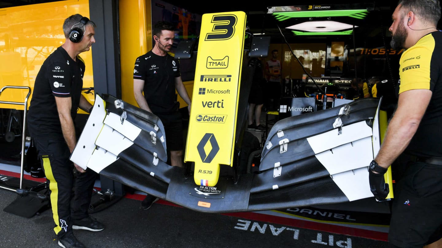 HOCKENHEIMRING, GERMANY - JULY 26: Mechanics with a front wing for Daniel Ricciardo, Renault R.S.19