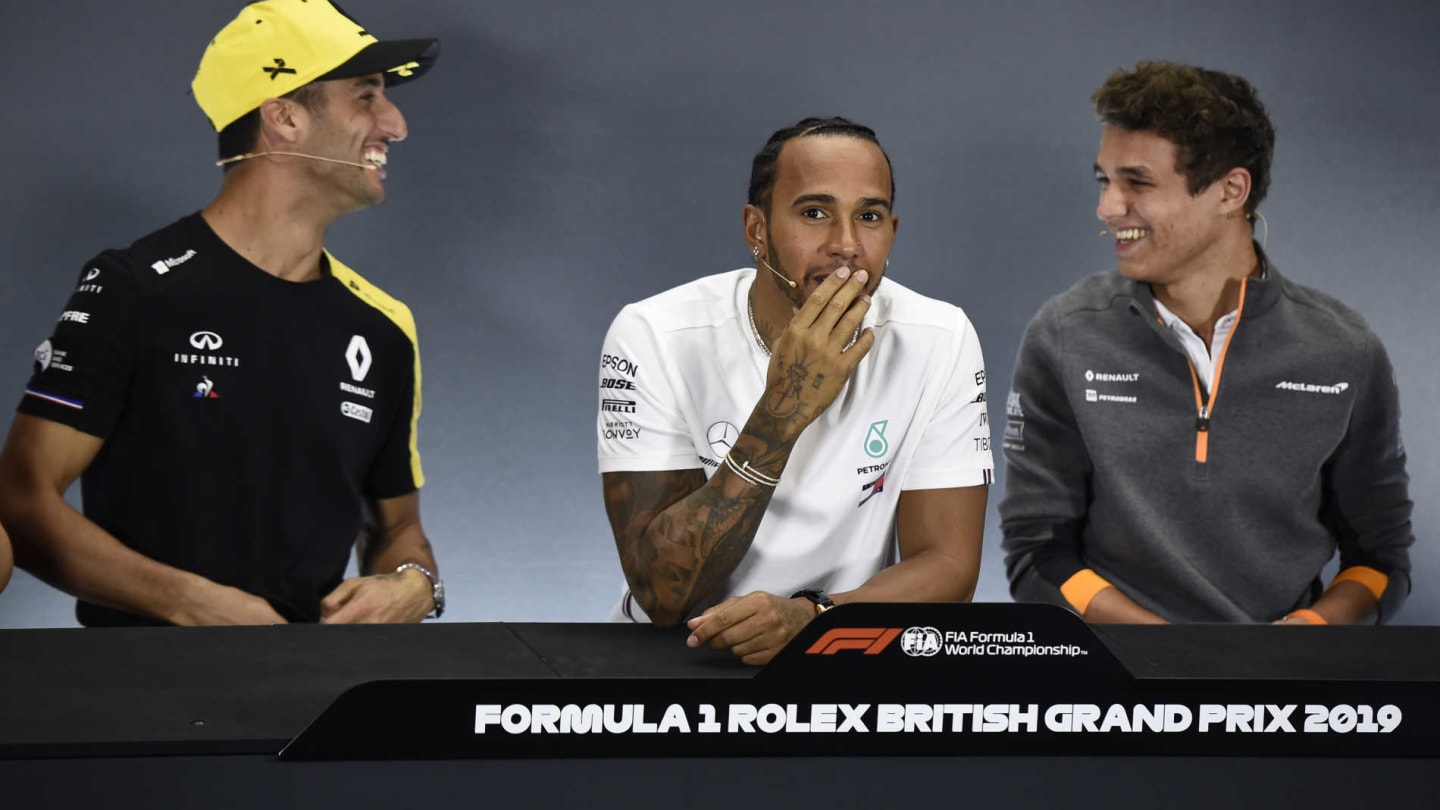 SILVERSTONE, UNITED KINGDOM - JULY 11: Daniel Ricciardo, Renault F1 Team, Lewis Hamilton, Mercedes AMG F1 and Lando Norris, McLaren in the Press Conference during the British GP at Silverstone on July 11, 2019 in Silverstone, United Kingdom. (Photo by Gareth Harford / Sutton Images)