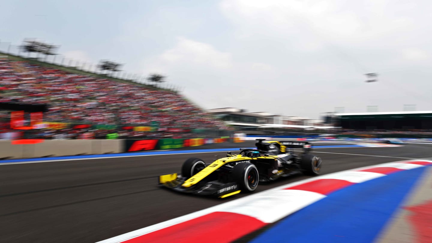 MEXICO CITY, MEXICO - OCTOBER 25: Daniel Ricciardo of Australia driving the (3) Renault Sport