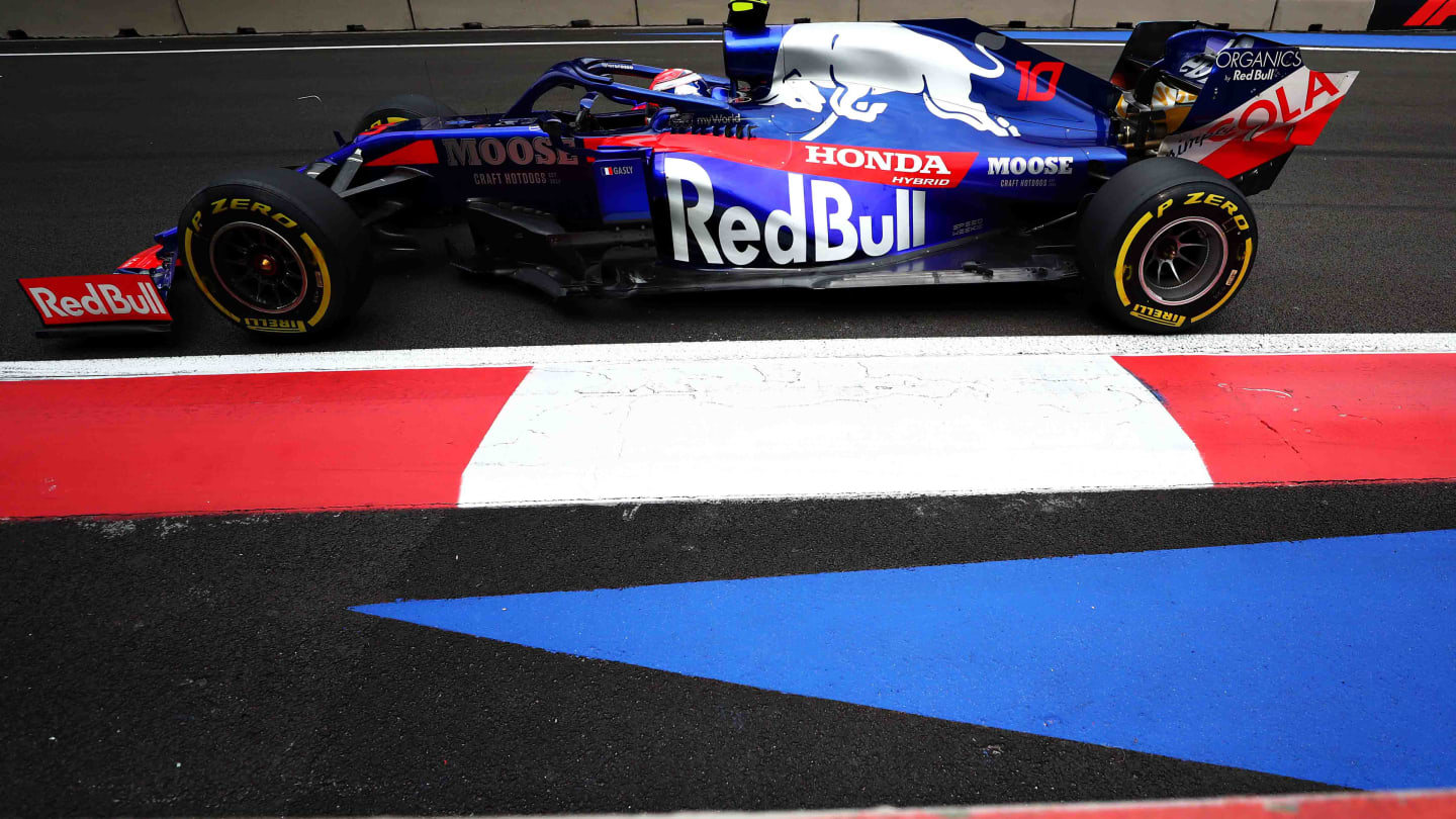 MEXICO CITY, MEXICO - OCTOBER 25: Pierre Gasly of France driving the (10) Scuderia Toro Rosso STR14 Honda on track during practice for the F1 Grand Prix of Mexico at Autodromo Hermanos Rodriguez on October 25, 2019 in Mexico City, Mexico. (Photo by Dan Istitene/Getty Images)