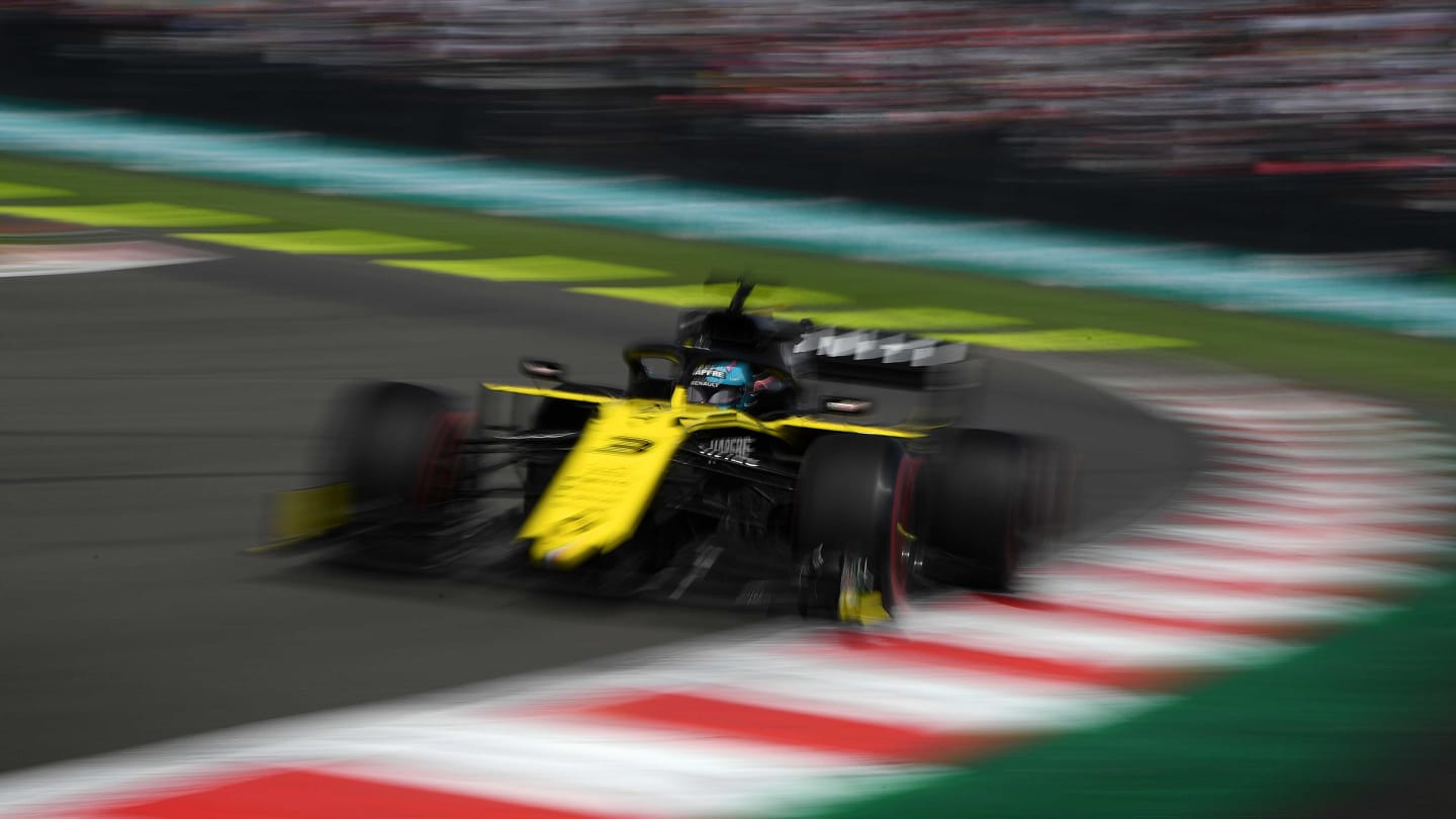 MEXICO CITY, MEXICO - OCTOBER 26: Daniel Ricciardo of Australia driving the (3) Renault Sport Formula One Team RS19 on track during qualifying for the F1 Grand Prix of Mexico at Autodromo Hermanos Rodriguez on October 26, 2019 in Mexico City, Mexico. (Photo by Clive Mason/Getty Images)