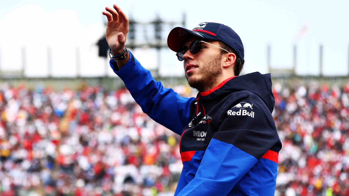 MEXICO CITY, MEXICO - OCTOBER 27:Pierre Gasly of France and Scuderia Toro Rosso  waves to the crowd