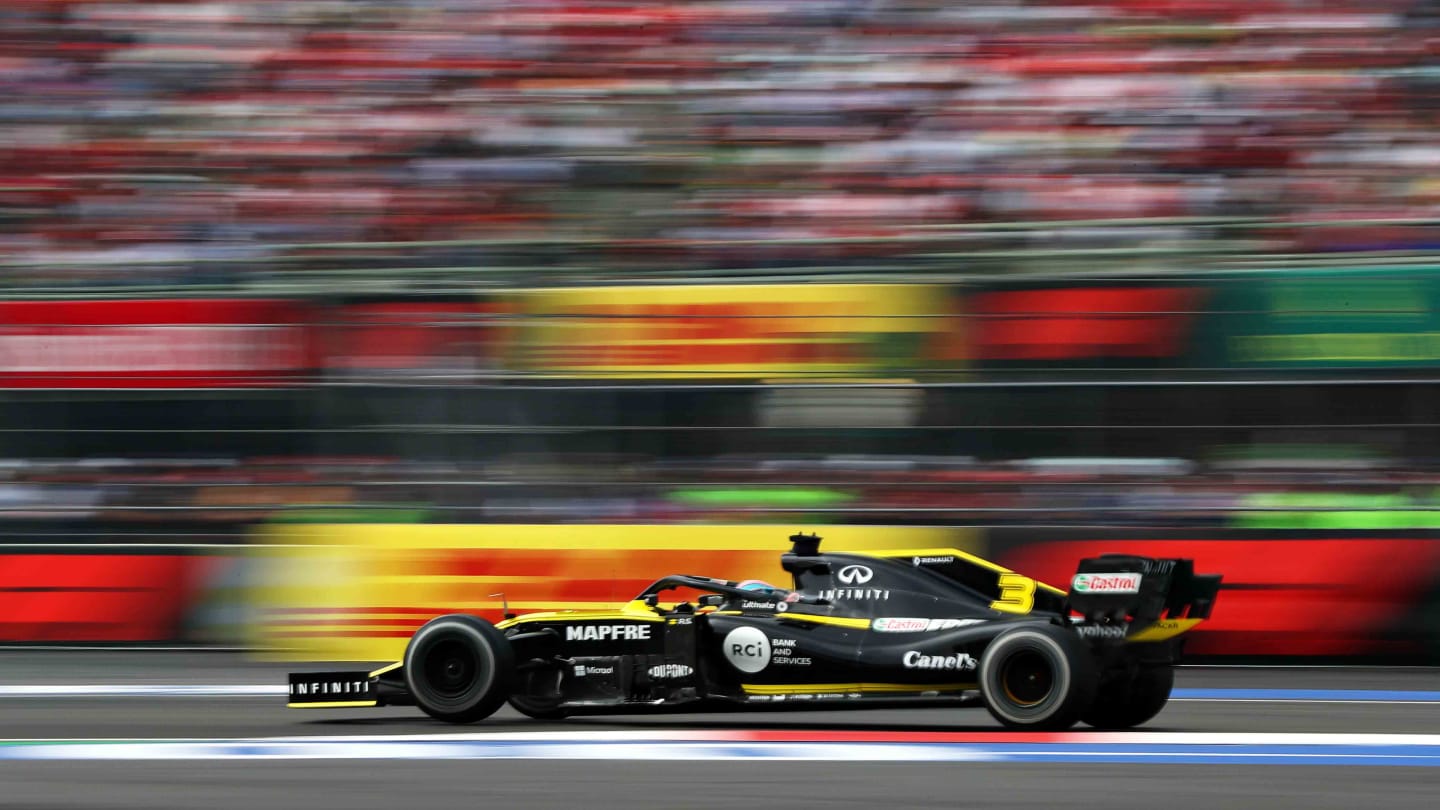 MEXICO CITY, MEXICO - OCTOBER 27: Daniel Ricciardo of Australia driving the (3) Renault Sport