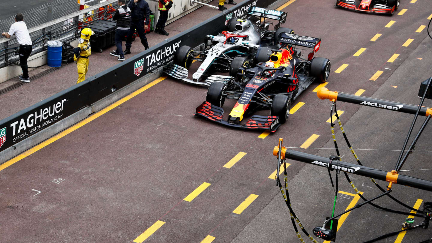MONTE CARLO, MONACO - MAY 26: Max Verstappen, Red Bull Racing RB15, and Valtteri Bottas, Mercedes AMG W10, battle in the pit lane during the Monaco GP at Monte Carlo on May 26, 2019 in Monte Carlo, Monaco. (Photo by Glenn Dunbar / LAT Images)