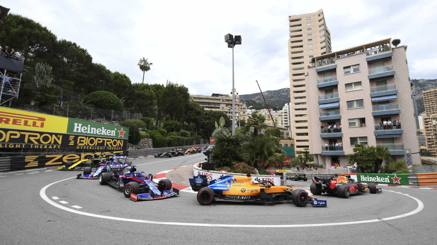 MONTE CARLO, MONACO - MAY 26: Carlos Sainz Jr., McLaren MCL34, leads Daniil Kvyat, Toro Rosso