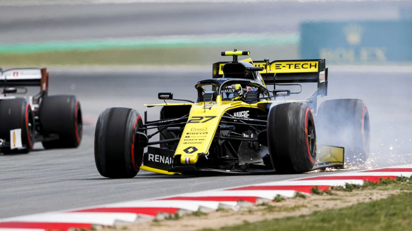 CIRCUIT DE BARCELONA-CATALUNYA, SPAIN - MAY 11: Nico Hulkenberg, Renault R.S. 19 drives back to the pits with damage during the Spanish GP at Circuit de Barcelona-Catalunya on May 11, 2019 in Circuit de Barcelona-Catalunya, Spain. (Photo by Simon Galloway / Sutton Images)