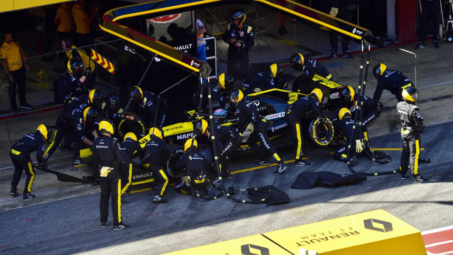 CIRCUIT DE BARCELONA-CATALUNYA, SPAIN - MAY 12: Daniel Ricciardo, Renault R.S.19, makes a pit stop