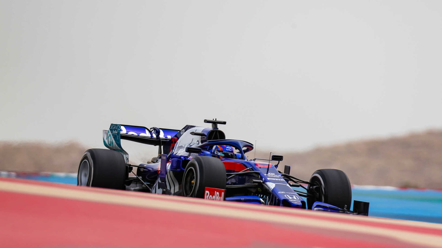 BAHRAIN INTERNATIONAL CIRCUIT, BAHRAIN - APRIL 02: Alexander Albon, Toro Rosso STR14 during the Bahrain April testing at Bahrain International Circuit on April 02, 2019 in Bahrain International Circuit, Bahrain. (Photo by Jerry Andre / Sutton Images)