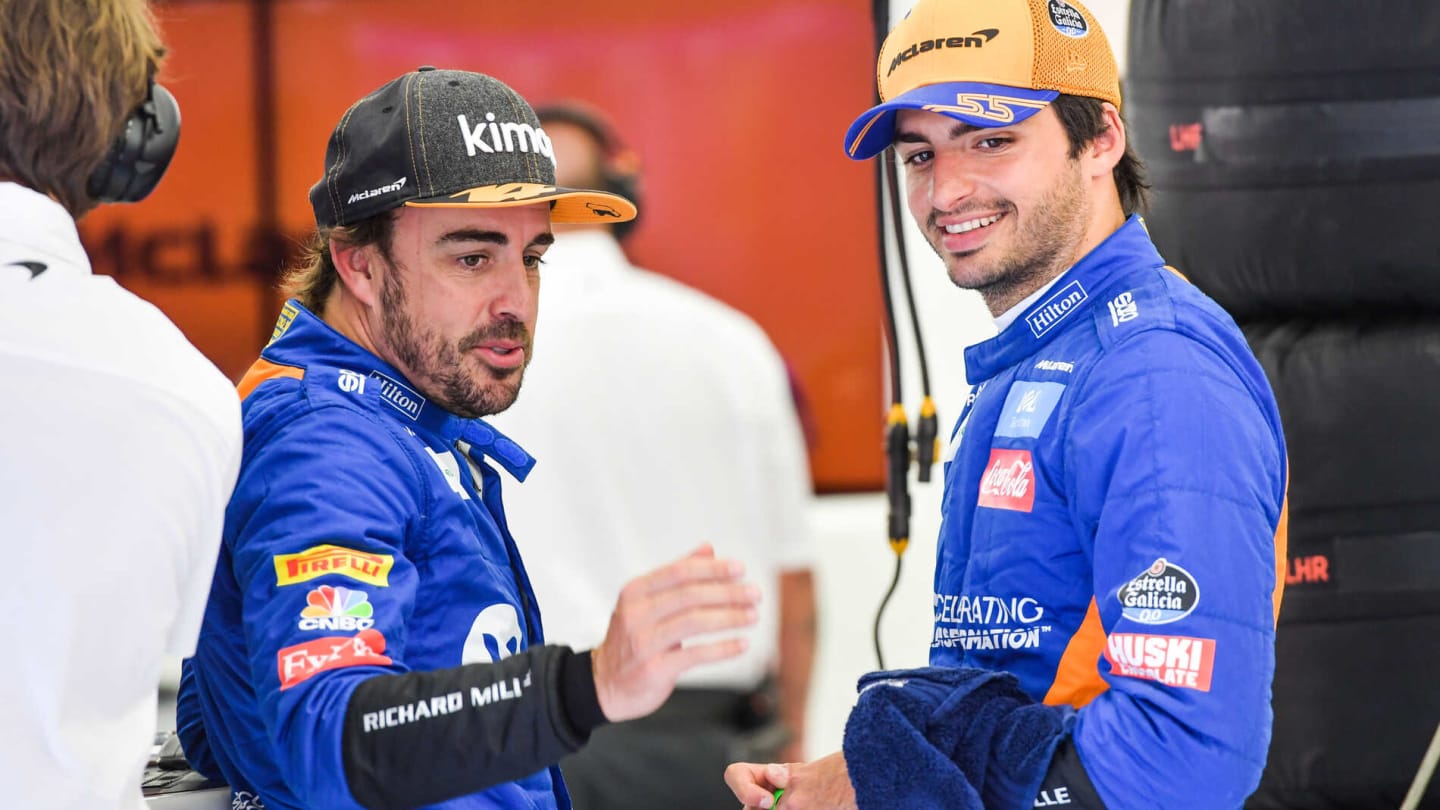 BAHRAIN INTERNATIONAL CIRCUIT, BAHRAIN - APRIL 02: Fernando Alonso, McLaren, talks to Carlos Sainz Jr, McLaren during the Bahrain April testing at Bahrain International Circuit on April 02, 2019 in Bahrain International Circuit, Bahrain. (Photo by Jerry Andre / Sutton Images)