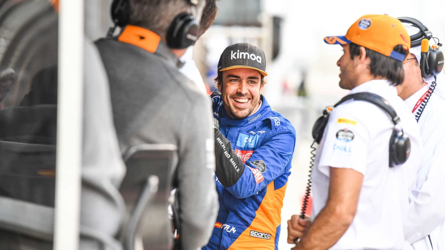 BAHRAIN INTERNATIONAL CIRCUIT, BAHRAIN - APRIL 02: Fernando Alonso, McLaren and Carlos Sainz Jr,