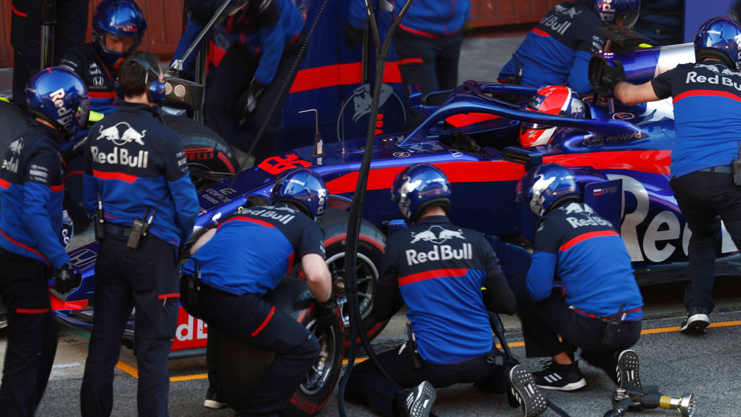 CIRCUIT DE BARCELONA-CATALUNYA, SPAIN - FEBRUARY 20: Daniil Kvyat, Scuderia Toro Rosso STR14 pit