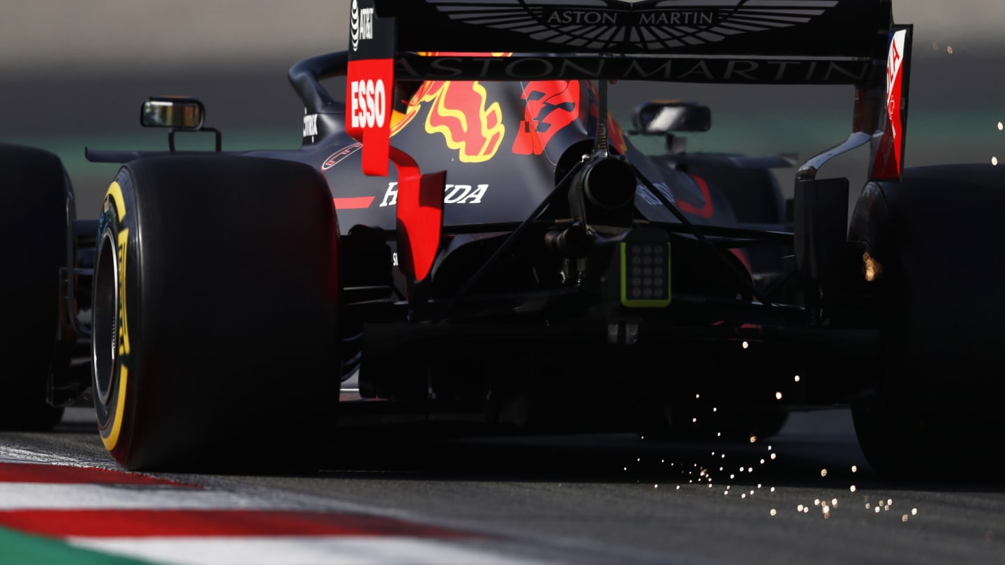 CIRCUIT DE BARCELONA-CATALUNYA, SPAIN - MARCH 01: Max Verstappen, Red Bull Racing RB15 sparks during the Barcelona February testing II at Circuit de Barcelona-Catalunya on March 01, 2019 in Circuit de Barcelona-Catalunya, Spain. (Photo by Glenn Dunbar / LAT Images)
