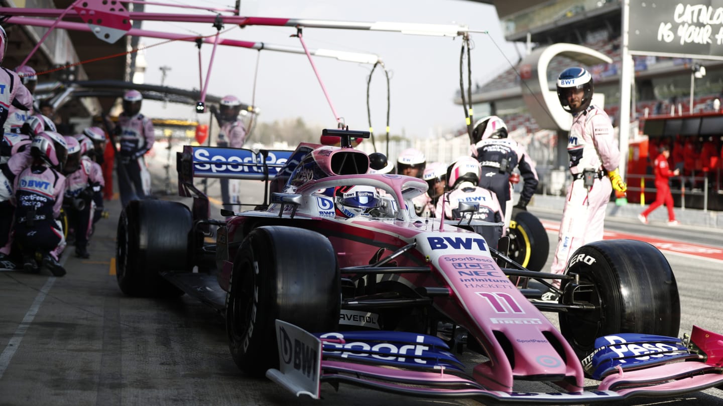 CIRCUIT DE BARCELONA-CATALUNYA, SPAIN - MARCH 01: Sergio Perez, SportPesa Racing Point F1 Team RP19 pit stop during the Barcelona February testing II at Circuit de Barcelona-Catalunya on March 01, 2019 in Circuit de Barcelona-Catalunya, Spain. (Photo by Glenn Dunbar / LAT Images)