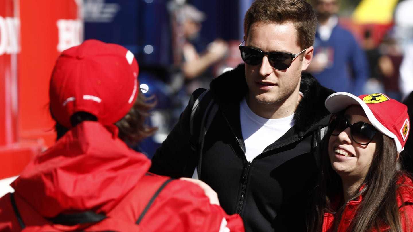 CIRCUIT DE BARCELONA-CATALUNYA, SPAIN - FEBRUARY 26: Stoffel Vandoorne poses for a photo with a fan during the Barcelona February testing II at Circuit de Barcelona-Catalunya on February 26, 2019 in Circuit de Barcelona-Catalunya, Spain. (Photo by Glenn Dunbar / LAT Images)