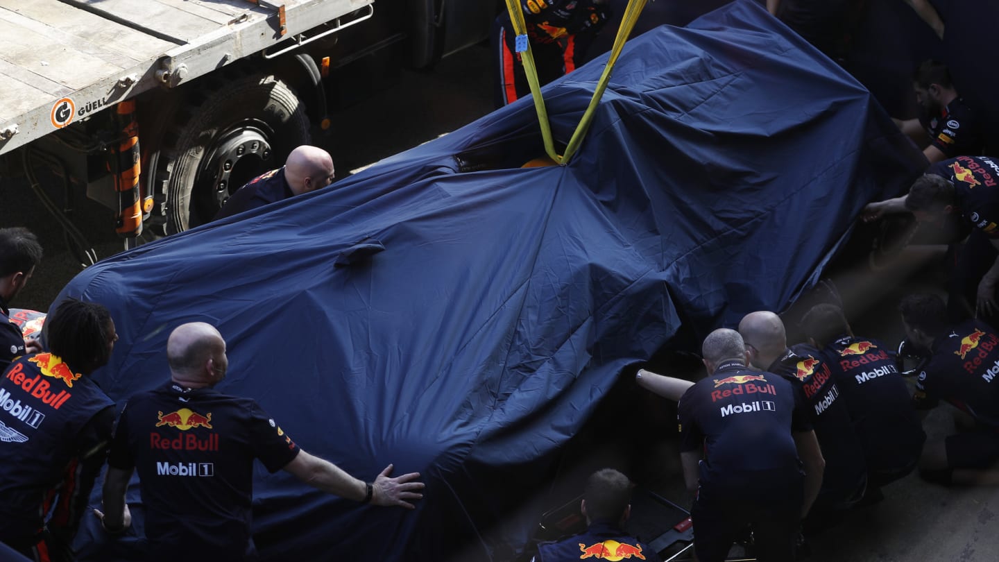CIRCUIT DE BARCELONA-CATALUNYA, SPAIN - FEBRUARY 28: The crashed car of Pierre Gasly, Red Bull Racing RB15 is recovered to the pits during the Barcelona February testing II at Circuit de Barcelona-Catalunya on February 28, 2019 in Circuit de Barcelona-Catalunya, Spain. (Photo by Zak Mauger / LAT Images)