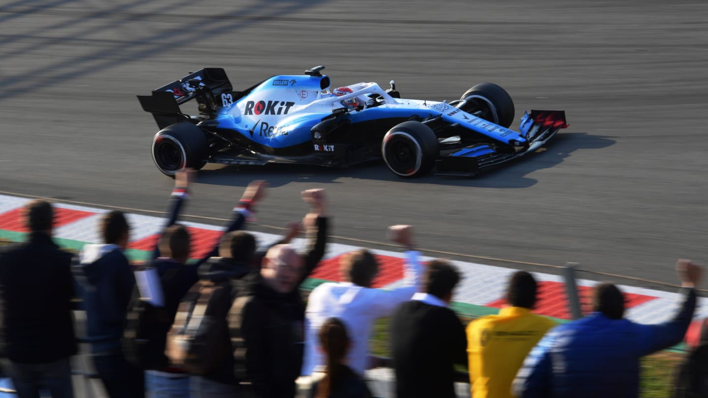 CIRCUIT DE BARCELONA-CATALUNYA, SPAIN - FEBRUARY 28: George Russell, Williams FW42 and fans during the Barcelona February testing II at Circuit de Barcelona-Catalunya on February 28, 2019 in Circuit de Barcelona-Catalunya, Spain. (Photo by Jerry Andre / Sutton Images)