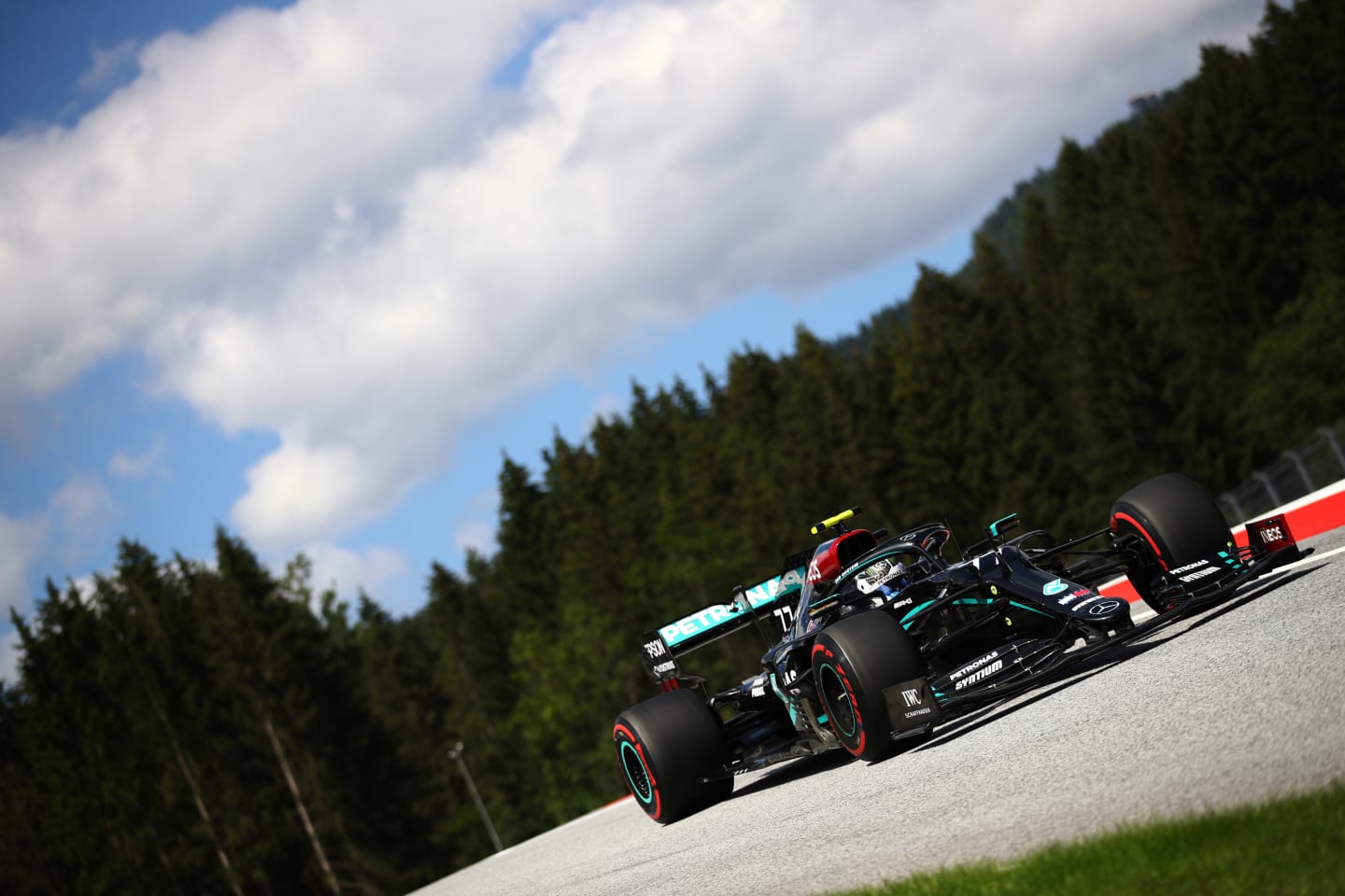 SPIELBERG, AUSTRIA - JULY 04: Valtteri Bottas of Finland driving the (77) Mercedes AMG Petronas F1 Team Mercedes W11 on track during qualifying for the Formula One Grand Prix of Austria at Red Bull Ring on July 04, 2020 in Spielberg, Austria. (Photo by Bryn Lennon/Getty Images)