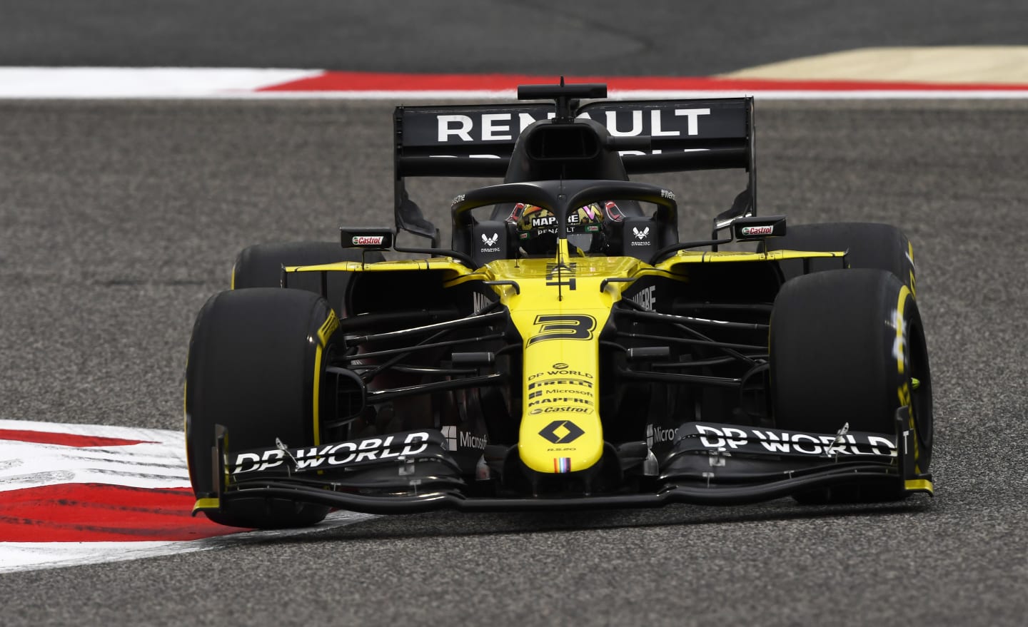 BAHRAIN, BAHRAIN - NOVEMBER 27: Daniel Ricciardo of Australia driving the (3) Renault Sport Formula