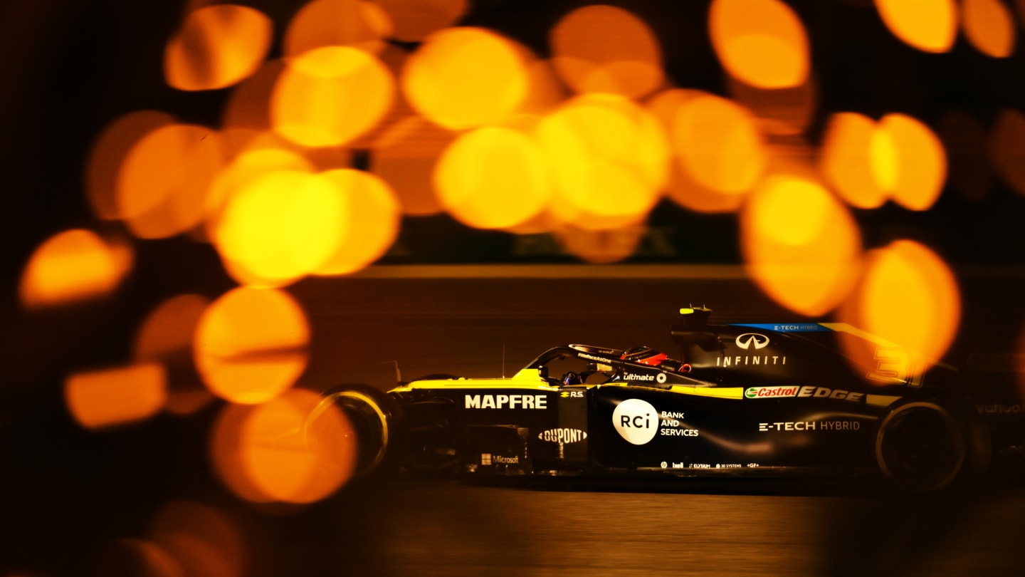 BAHRAIN, BAHRAIN - NOVEMBER 28: Esteban Ocon of France driving the (31) Renault Sport Formula One