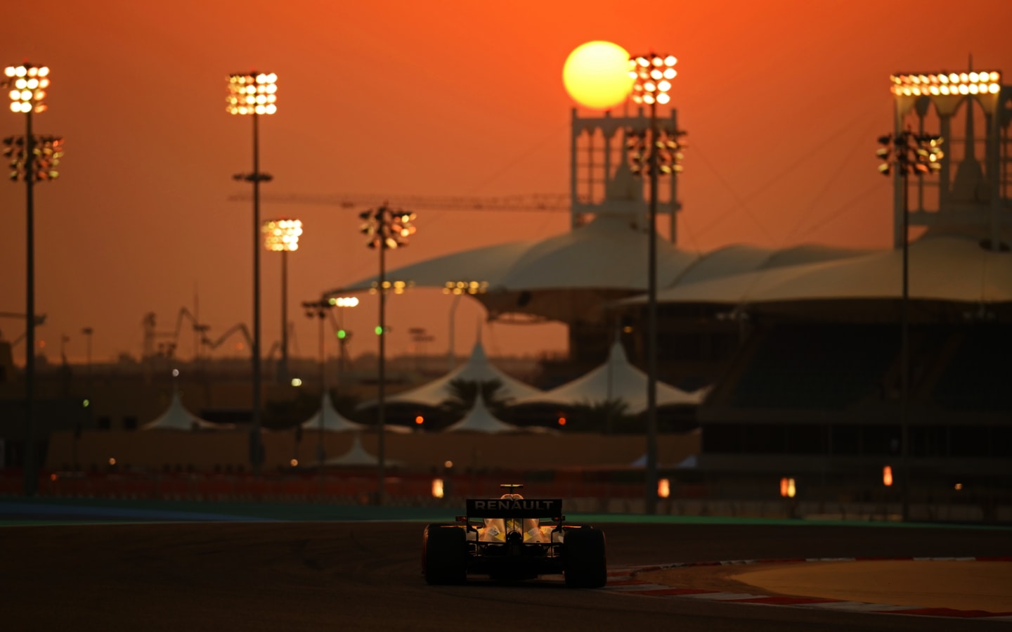 BAHRAIN, BAHRAIN - NOVEMBER 29: Esteban Ocon of France driving the (31) Renault Sport Formula One