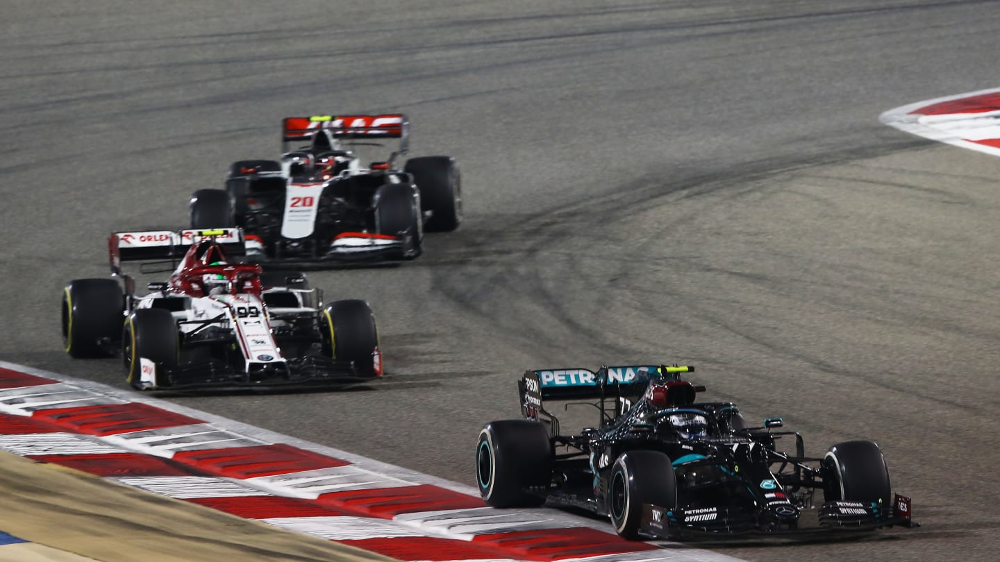 BAHRAIN, BAHRAIN - NOVEMBER 29: Valtteri Bottas of Finland driving the (77) Mercedes AMG Petronas
