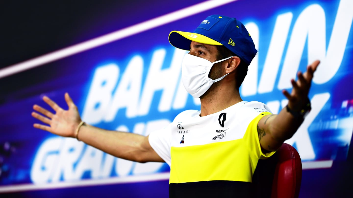 BAHRAIN, BAHRAIN - NOVEMBER 26: Daniel Ricciardo of Australia and Renault Sport F1 talks in the