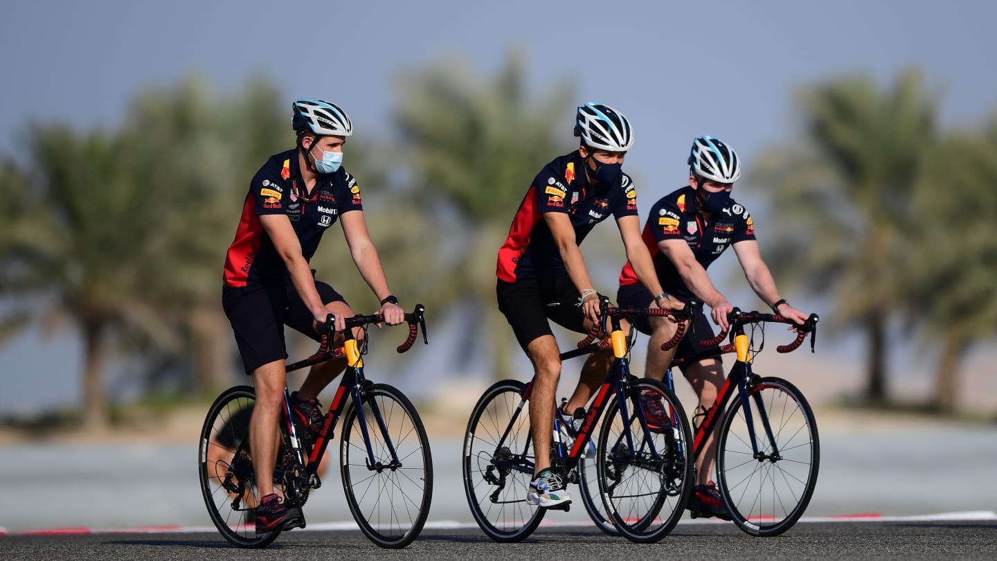BAHRAIN, BAHRAIN - NOVEMBER 26: Alexander Albon of Thailand and Red Bull Racing cycles the track