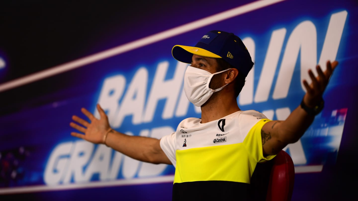 BAHRAIN, BAHRAIN - NOVEMBER 26: Daniel Ricciardo of Australia and Renault Sport F1 talks in the