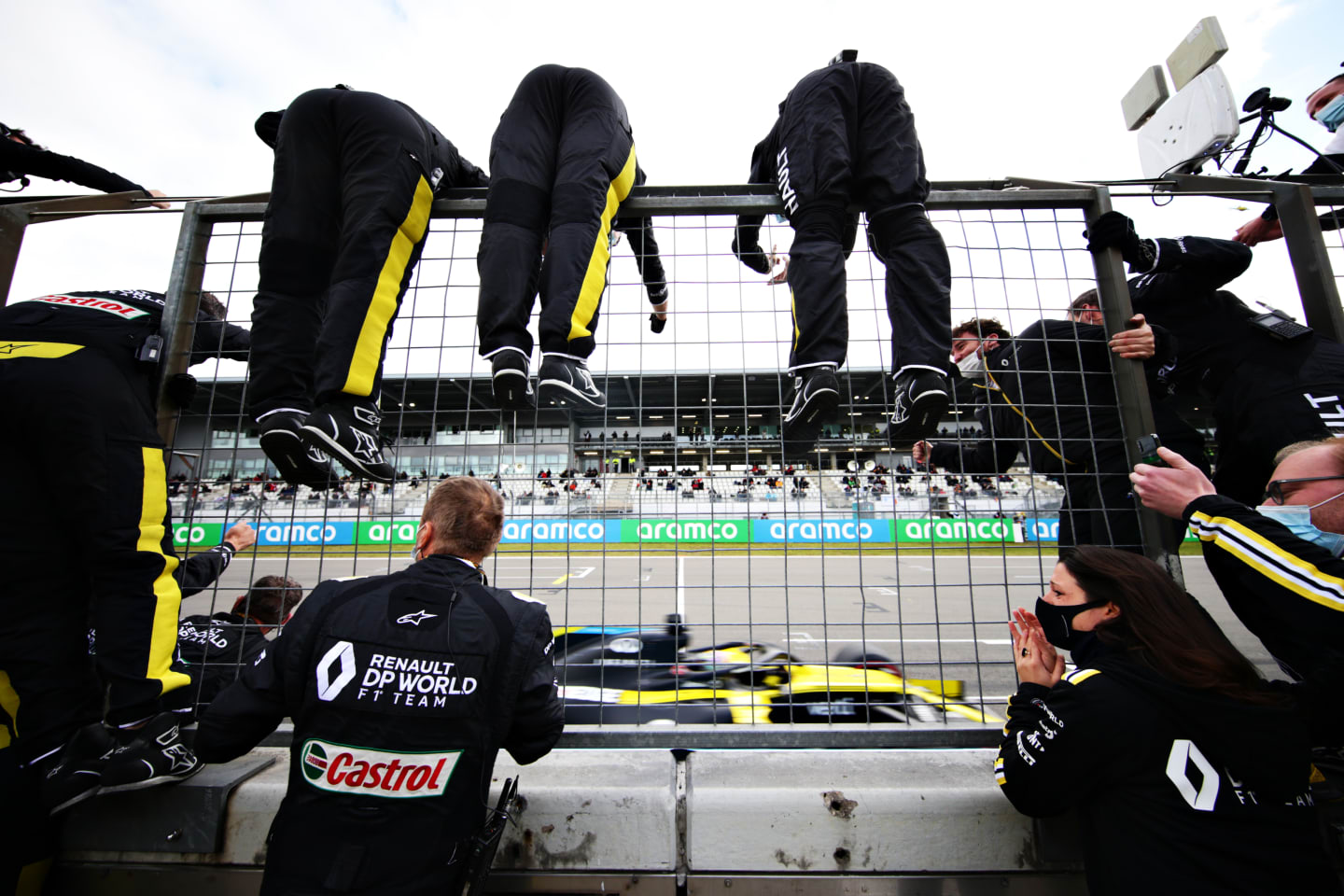 NUERBURG, GERMANY - OCTOBER 11: Third placed Daniel Ricciardo of Australia driving the (3) Renault Sport Formula One Team RS20 crosses the line in front of his team celebrating on the pitwall during the F1 Eifel Grand Prix at Nuerburgring on October 11, 2020 in Nuerburg, Germany. (Photo by Peter Fox/Getty Images)