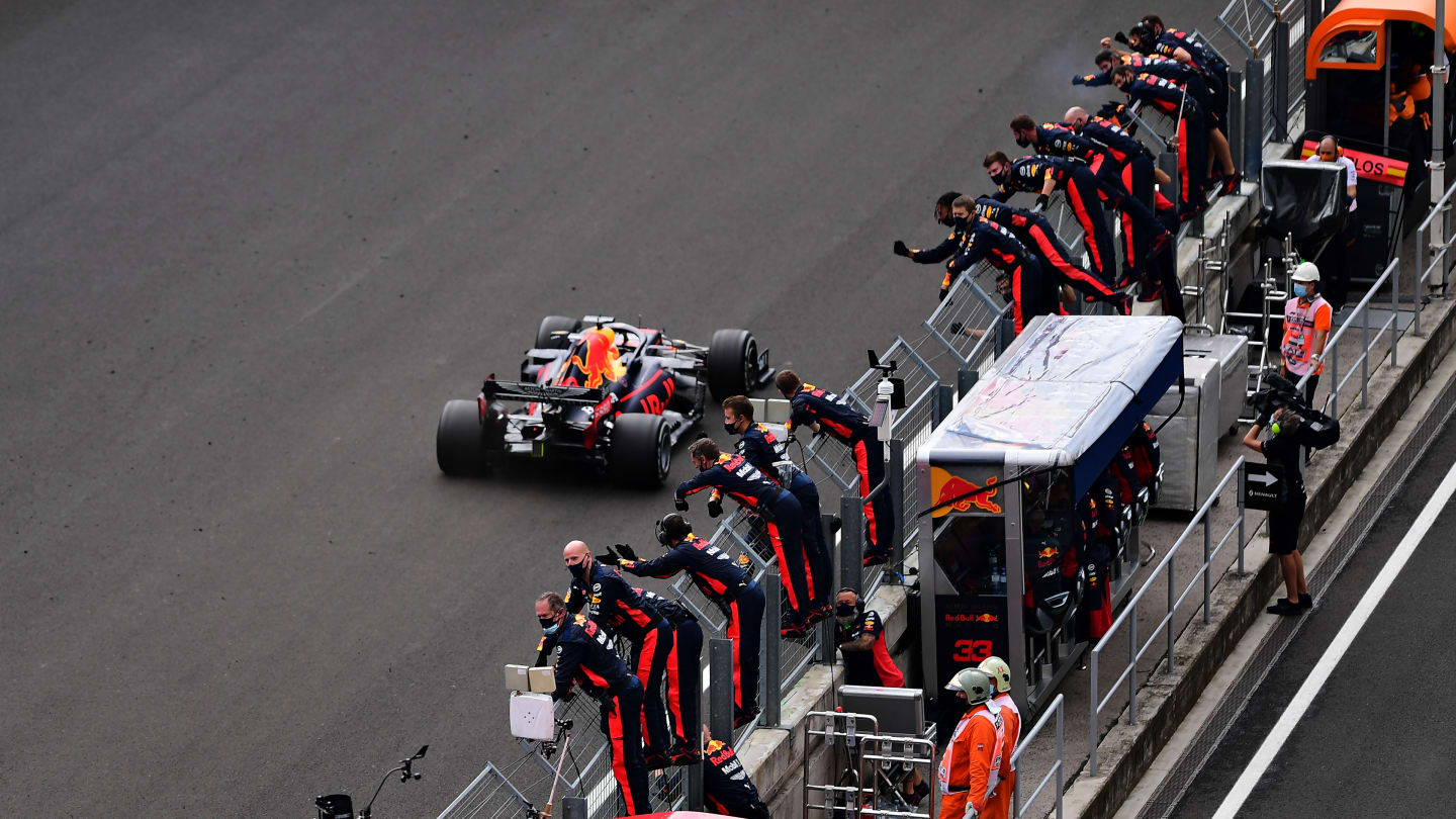 BUDAPEST, HUNGARY - JULY 19: Second placed Max Verstappen of the Netherlands driving the (33) Aston Martin Red Bull Racing RB16 passes his team celebrating on the pitwall during the Formula One Grand Prix of Hungary at Hungaroring on July 19, 2020 in Budapest, Hungary. (Photo by Mario Renzi - Formula 1/Formula 1 via Getty Images)